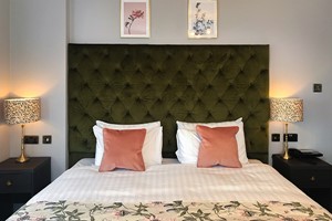 Two Nights with Dinner for Two at Hotel Collingwood picture